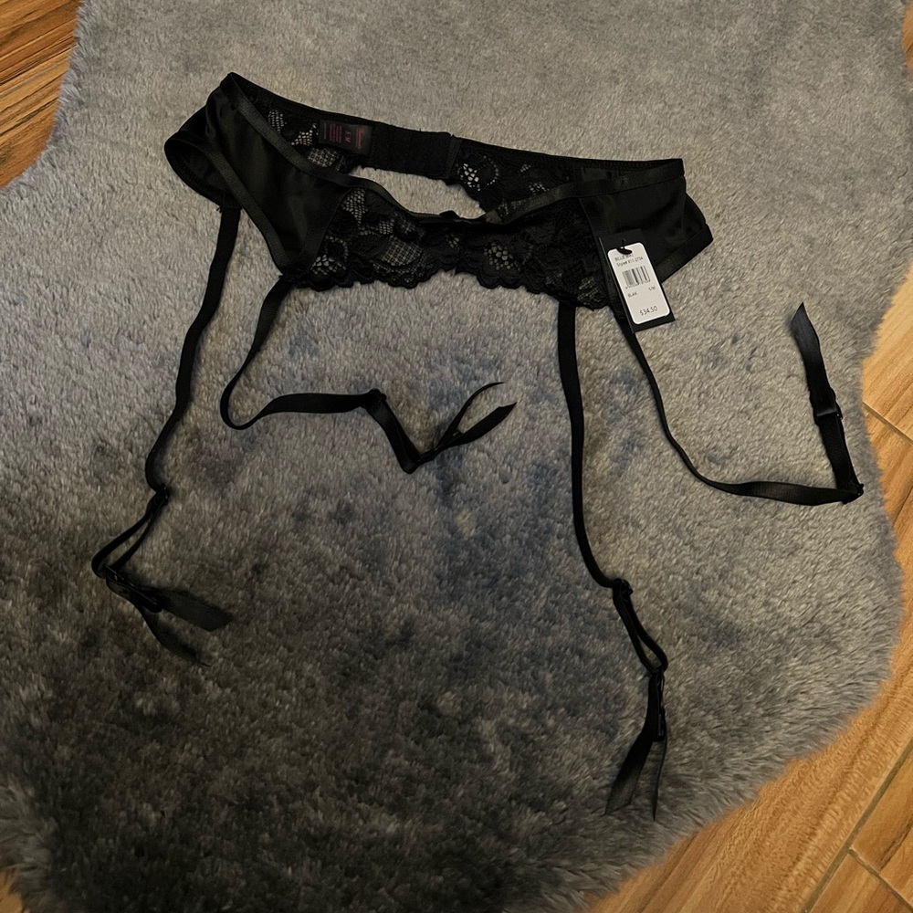 NWT Waist Garter Belt